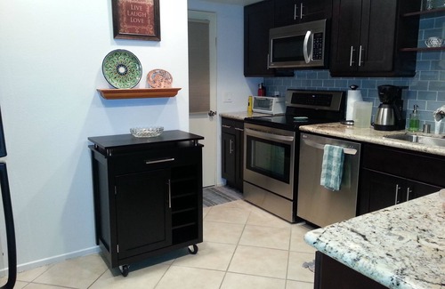 Palm Desert Condo | Home Away from Home: Upgraded Kitchen & Pool Access
