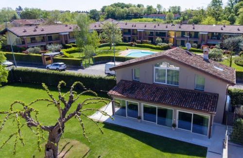 Ponti sul Mincio Apartment | Relax by the Pool at Lago di Garda - Adults Only Retreat