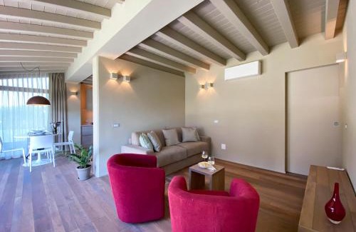 Ponti sul Mincio Apartment | Relax by the Pool at Lago di Garda - Adults Only Retreat
