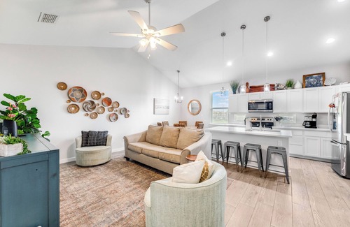 Corpus Christi House | Relax and Recharge at Aruba Bay Resort - Pet Friendly Retreat