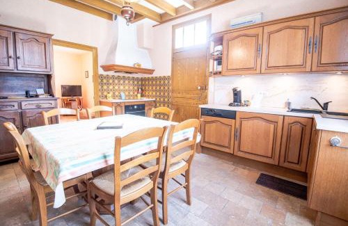 Vouvray House | Experience Time Travel: Child-Friendly Getaway Awaits