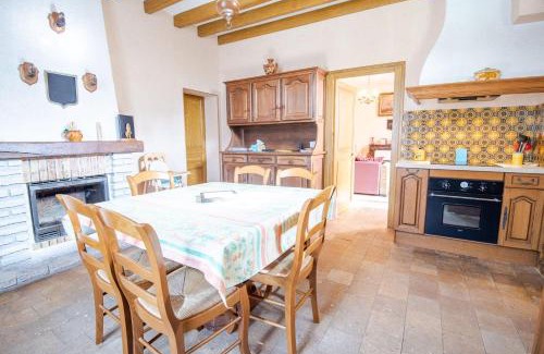 Vouvray House | Experience Time Travel: Child-Friendly Getaway Awaits