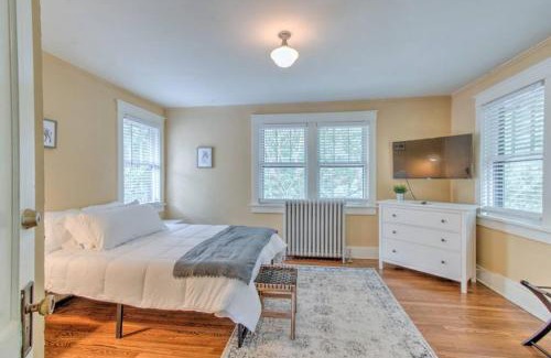 Cooper-Young Historic District House | Classic 1927 Craftsman Style at Cooper Young Guest Quarter