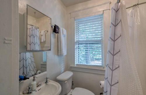 Cooper-Young Historic District House | Classic 1927 Craftsman Style at Cooper Young Guest Quarter