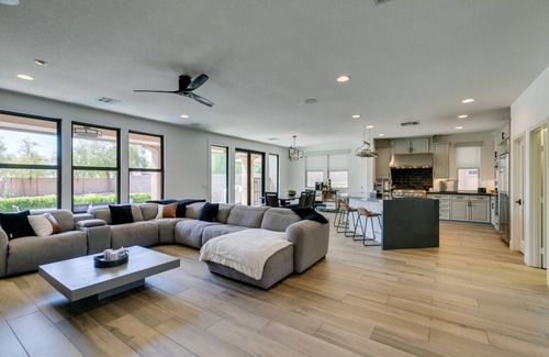 Desert Hills House | Pet-Friendly 3 Bed Sanctuary with Breakfast & Family Comfort