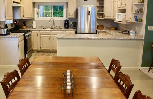 Cuba House | Scenic Lakefront 4 Bedroom House with Amazing Views