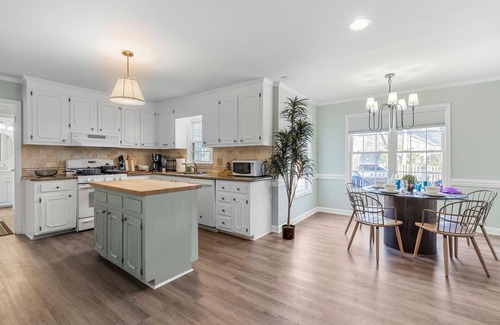 Southwest Raleigh House | Elegant 5 Bedroom Home Steps from PNC Arena & Spa