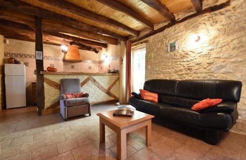 Saint-Leon-sur-Vezere House | Charming Holiday Home with Pool in Saint-Lon-Sur