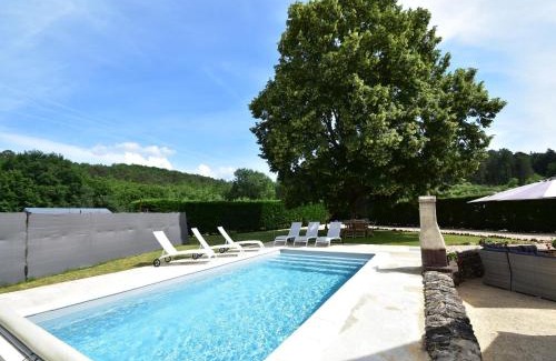 Saint-Leon-sur-Vezere House | Charming Holiday Home with Pool in Saint-Lon-Sur