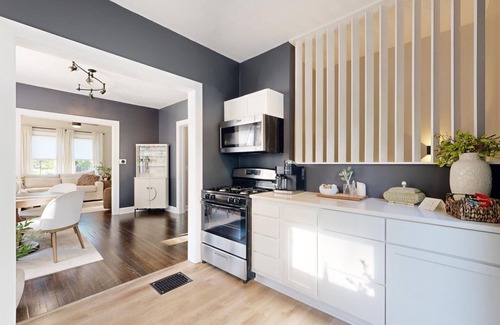 Bloomington House | Modern Home with Lake Views & Spa - Guest Rated 8.6/10