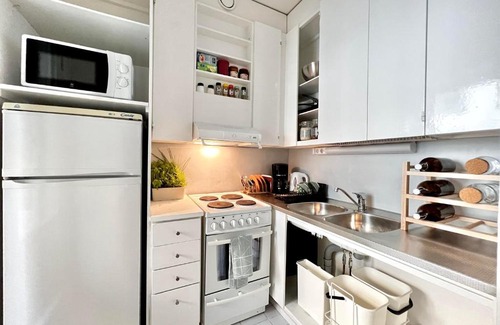 Hietalahti Apartment | Cozy Retreat in the Heart of Kamppi - Family Friendly Stay