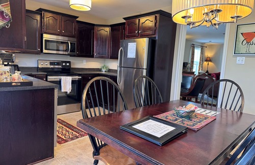 Halifax House | Discover Mahogany Canopy Beds - 10 Minutes To Downtown