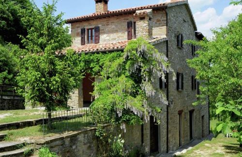 Apecchio House | Exquisite Holiday Home in Apecchio with Garden & Pool