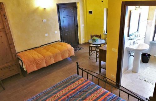 Apecchio House | Exquisite Holiday Home in Apecchio with Garden & Pool