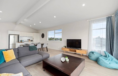 Taupo House | Guest Rated: 9.8 at Wheretia Street with Family Amenities