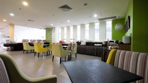 Bandar Seri Begawan Hotel | Budget-Friendly Times Hotel Brunei with Pool & Breakfast