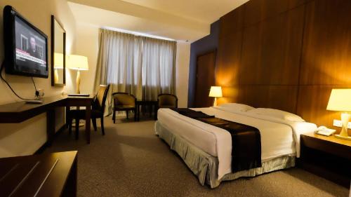 Bandar Seri Begawan Hotel | Budget-Friendly Times Hotel Brunei with Pool & Breakfast
