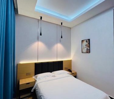 Freetown Hotel | Times Mansion Hotel Queen Room