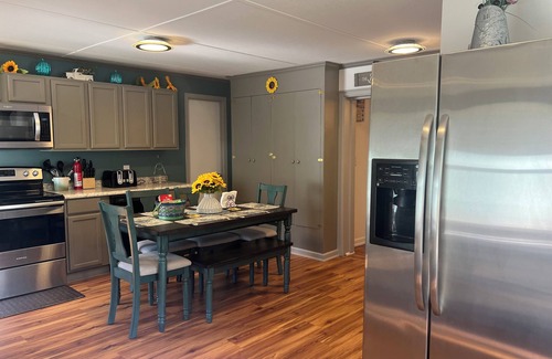 Hot Springs Apartment | Experience Refreshing Escapes in the Alleghany Mountains