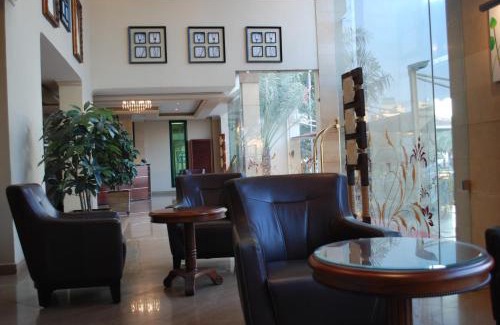 Hawally Apartment | Convenient Times Square Suite Hotel with Pool & Breakfast