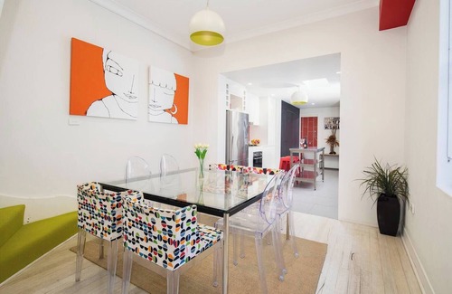 Cooks Hill House | Vibrant Times Square Terrace: Family-Friendly Getaway