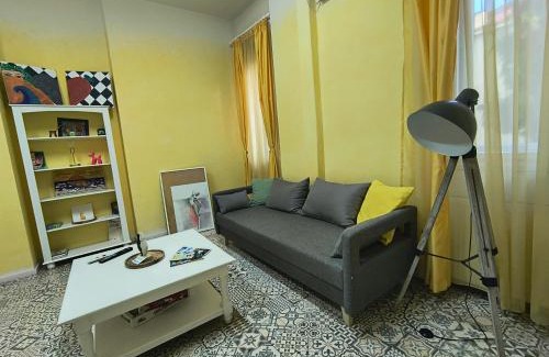 Old City Apartment | Chic Downtown Vibes at Belle Vue Apartments with Amenities