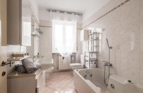 Villaggi Apartment | Discover Timo's Art House: Pet-Friendly 4-Star Retreat