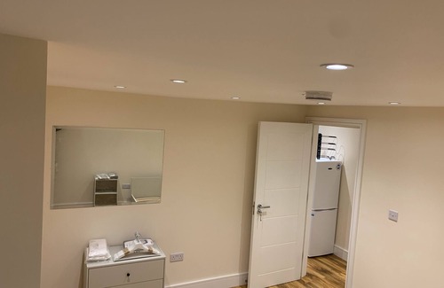 Sandwich Apartment | Modern Timothy and Shekinah Apartments in Kent for Families