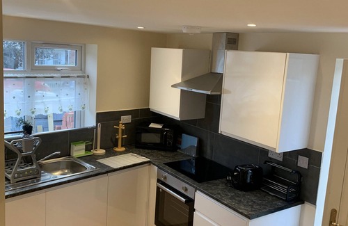 Sandwich Apartment | Modern Timothy and Shekinah Apartments in Kent for Families