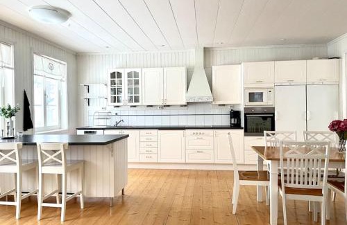 Timra Villa | Timrå Farmhouse: Family-Friendly 4-Star Retreat