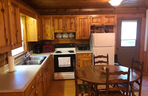 Lynn Cabin | Tim's Cabin on Melrose Mountain: Family-Friendly Retreat