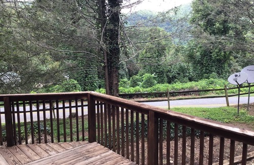 Lynn Cabin | Tim's Cabin on Melrose Mountain: Family-Friendly Retreat