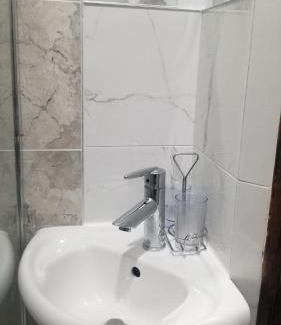 Centretown Apartment | Discover Tina's Gem: Guest Rated 9.1 for Your Stay