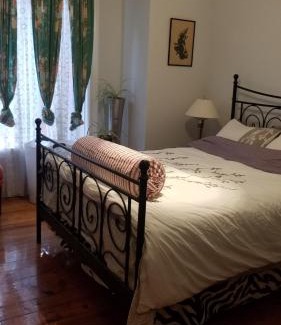 Centretown Apartment | Discover Tina's Place: Guest Rated 8.2/10 Getaway