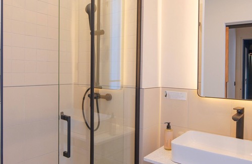 Strasbourg -Saint-Denis Bed & Breakfast | Discover Tinah Paris Aboukir: Family-Friendly Spa Retreat