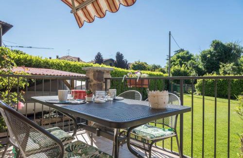 Arolo Apartment | Family-Friendly Retreat at Tina's Yellow Home - 4 Stars!