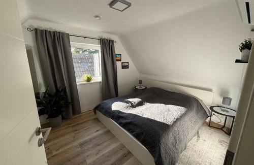 Region Hannover District Apartment | Eco-Friendly Apartment with E-Car Charging Station
