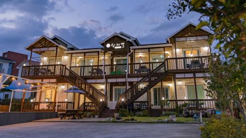 Gyeongju House | Relaxing Oceanfront Stay at Tinkerbell Pension - Rated 8.8