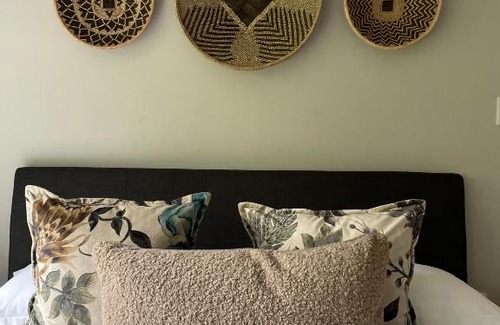 Hluhluwe Apartment | Explore Tinswari Self-catering Chalet with Pool & Breakfast
