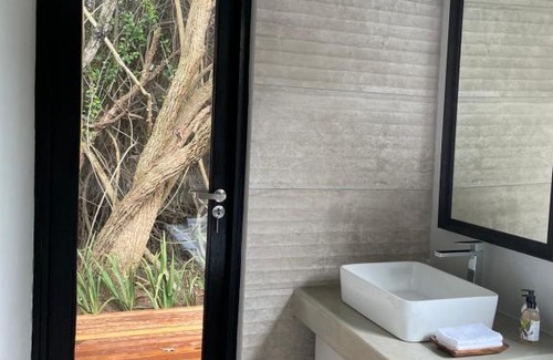 Hluhluwe Apartment | Explore Tinswari Self-catering Chalet with Pool & Breakfast