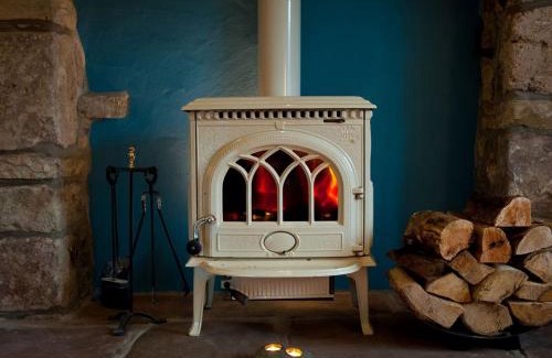 Tintern House | Explore Tintern Abbey Cottage: Pet-Friendly & Family Retreat