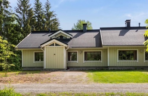 Tahkovuori House | Discover Tintintaival 2 a 8: Family-Friendly Lake Retreat