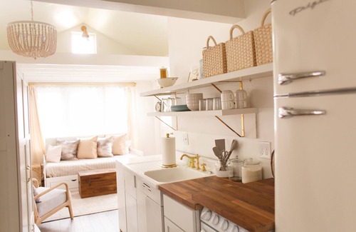 Norman House | Cozy 1BR Guesthouse Near OU Campus with Breakfast Included