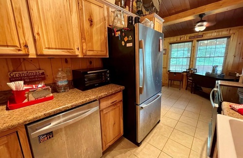 West Jefferson House | Pet-Friendly Tiny Ashe Cabin with Riverfront Access & Kayaks