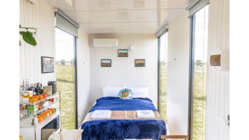 Canowindra House | Cozy Tiny Balloon House: Family-Friendly Retreat Awaits