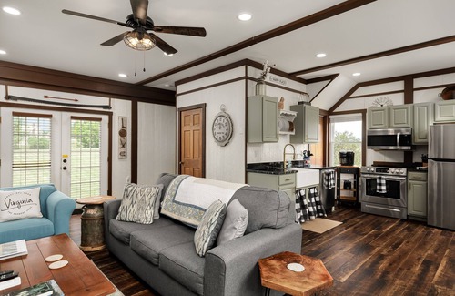 Luray House | Modern Tiny Barn Retreat with Mountain Views & Pet-Friendly