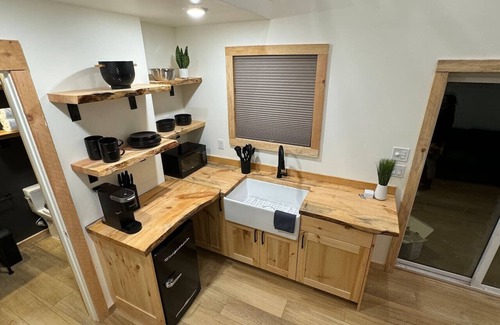Kanab Cabin | Cozy Tiny Cabin with Cedar Ridge Views & Family Amenities