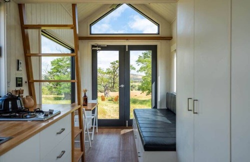 Dalton Cabin | Kid-Friendly Stay at Tiny Charlotte with Kitchen Amenities