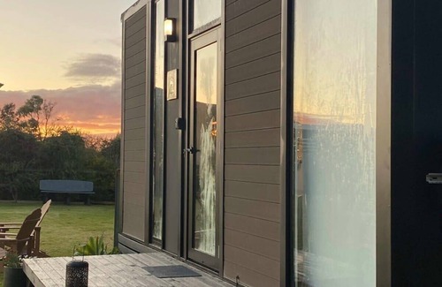Lake Charm House | Cozy Retreat with Pet-Friendly Amenities and Great Reviews