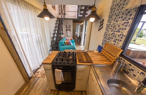 Lago Norte House | Cozy Container House by the Lake with Hot Tub & Kitchen